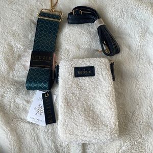 Kedzie smartphone crossbody